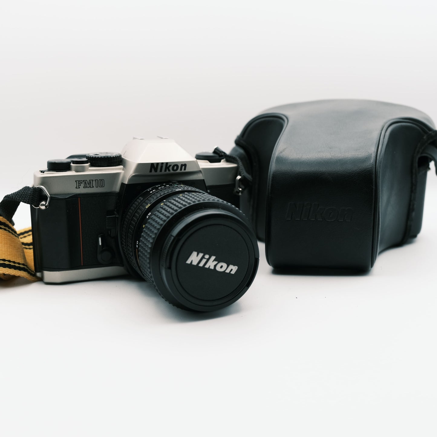 Nikon FM10 Nikon Nikkor 35-70mm f3.5/4.8 lens