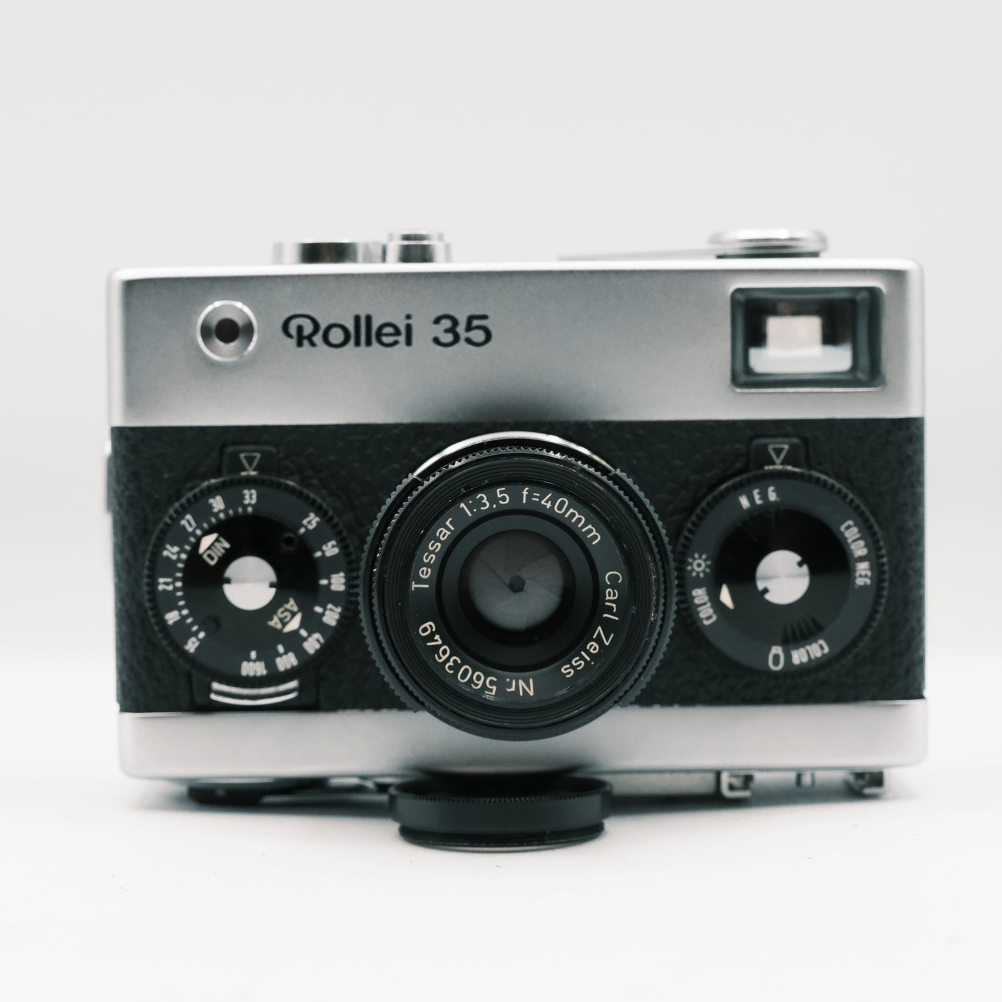 Rollei 35 Zeiss Tessar 3.5/40 lens and flash