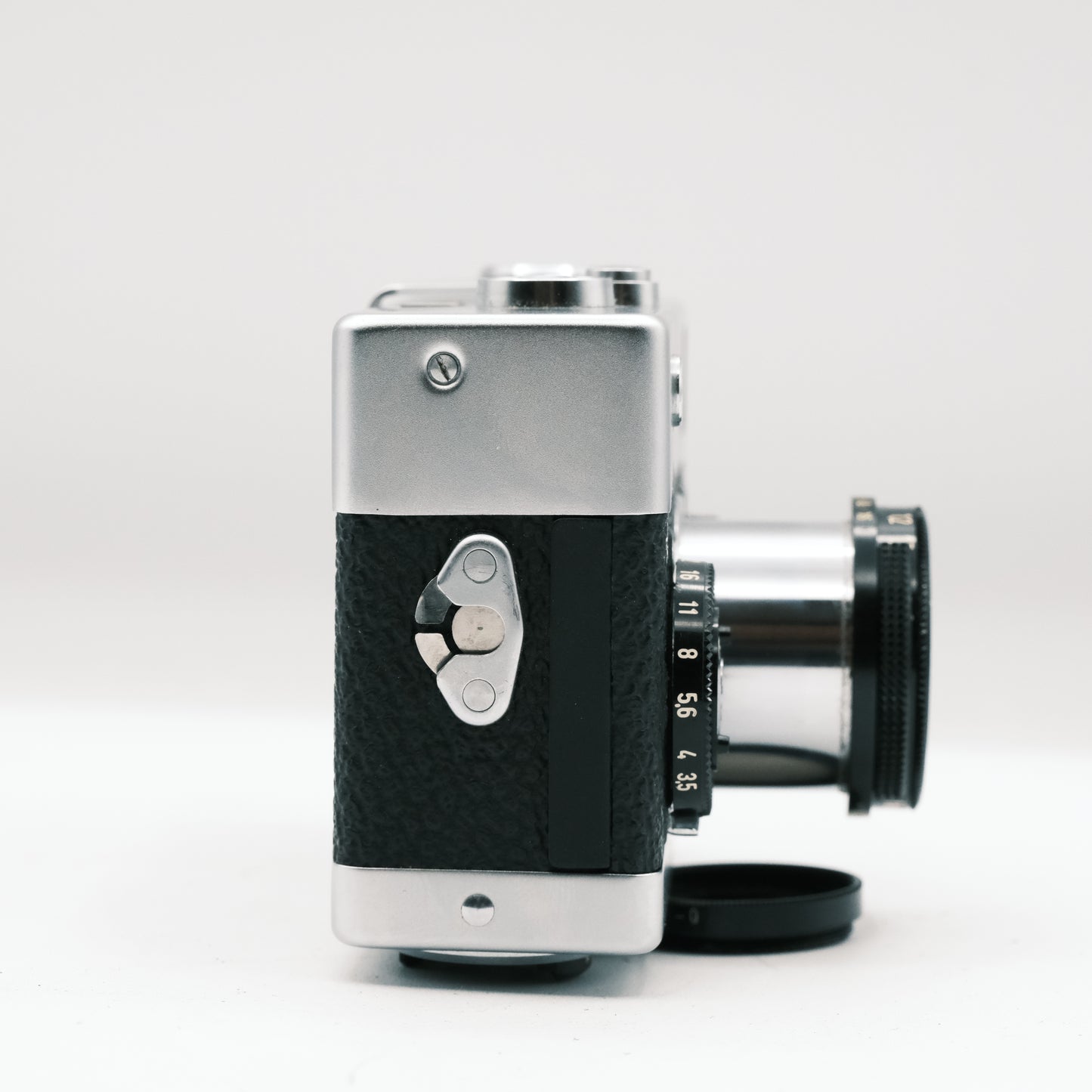 Rollei 35 Zeiss Tessar 3.5/40 lens and flash