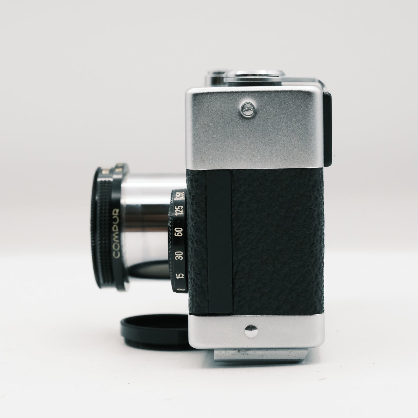 Rollei 35 Zeiss Tessar 3.5/40 lens and flash