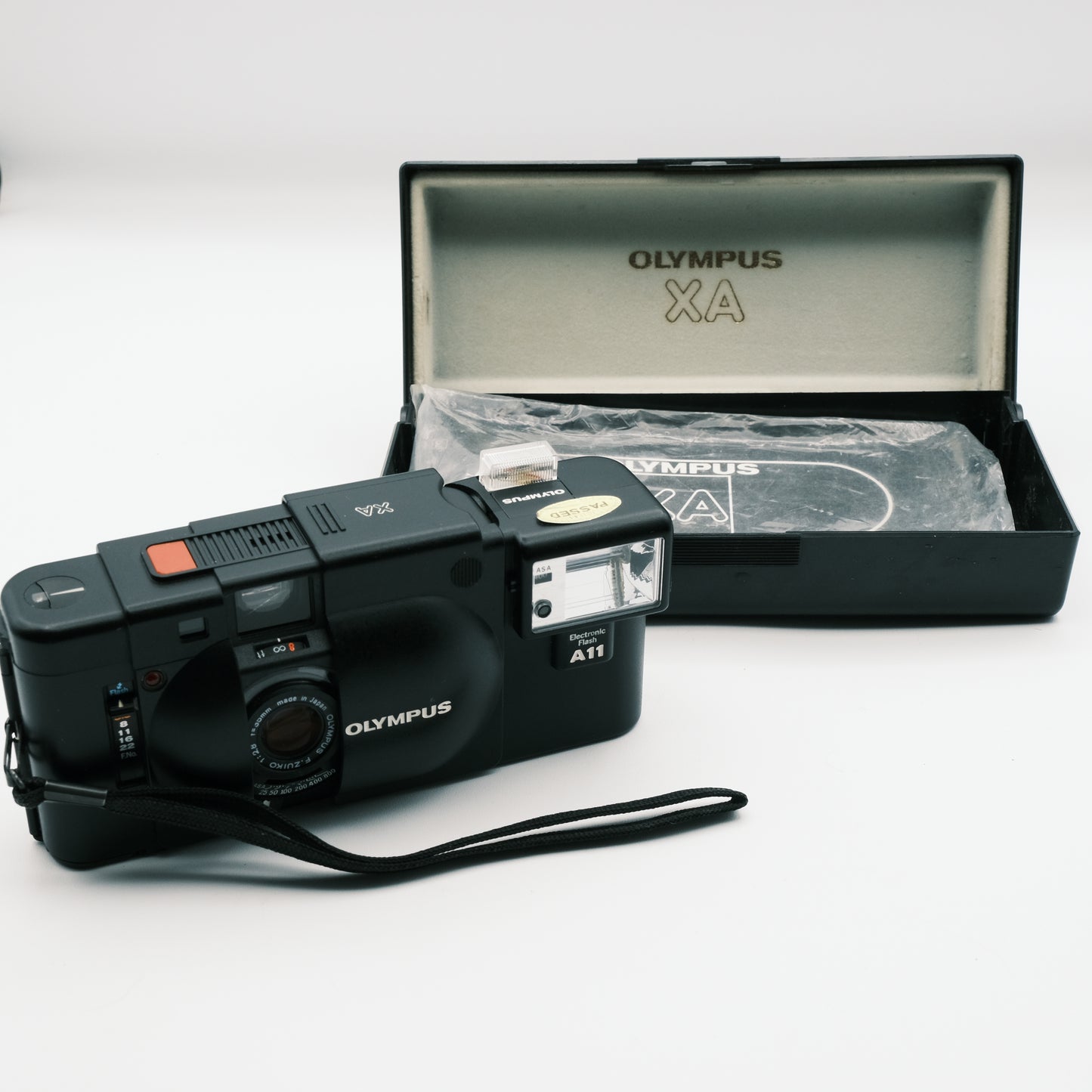 Olympus XA Zuiko 35mm f2.8 lens