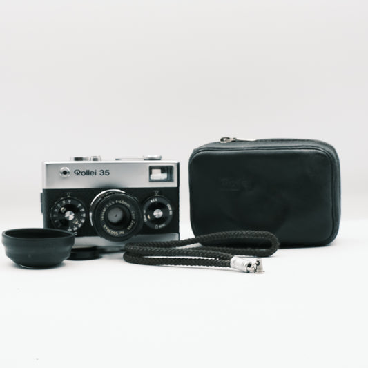 Rollei 35 Zeiss Tessar 3.5/40 lens and flash